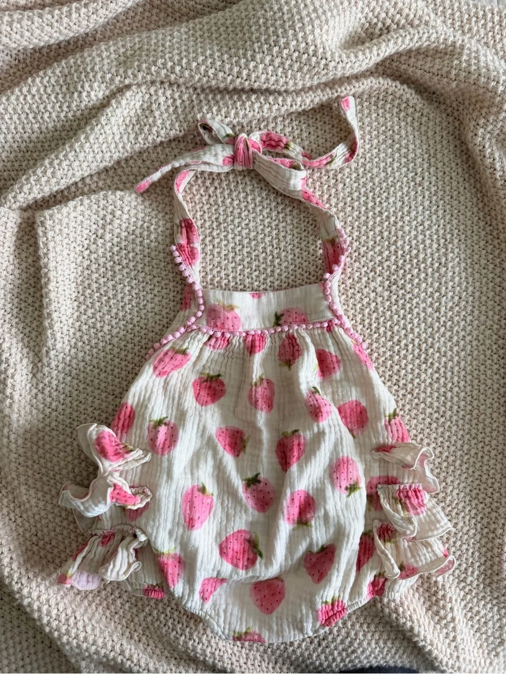 Cheeky Plum Ruffle Romper 18M EUC 🍓🌸